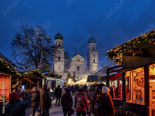 Obraz na płótnie Christkindlmarkt am Dom, Weihnachtsmarkt, Passau, Bayern, Deutschland w salonie
