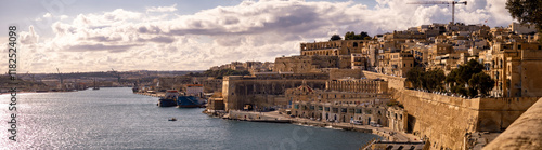 Obraz na płótnie Aerial panorama in Malta during winter holidays at Fort Lascaris. w salonie