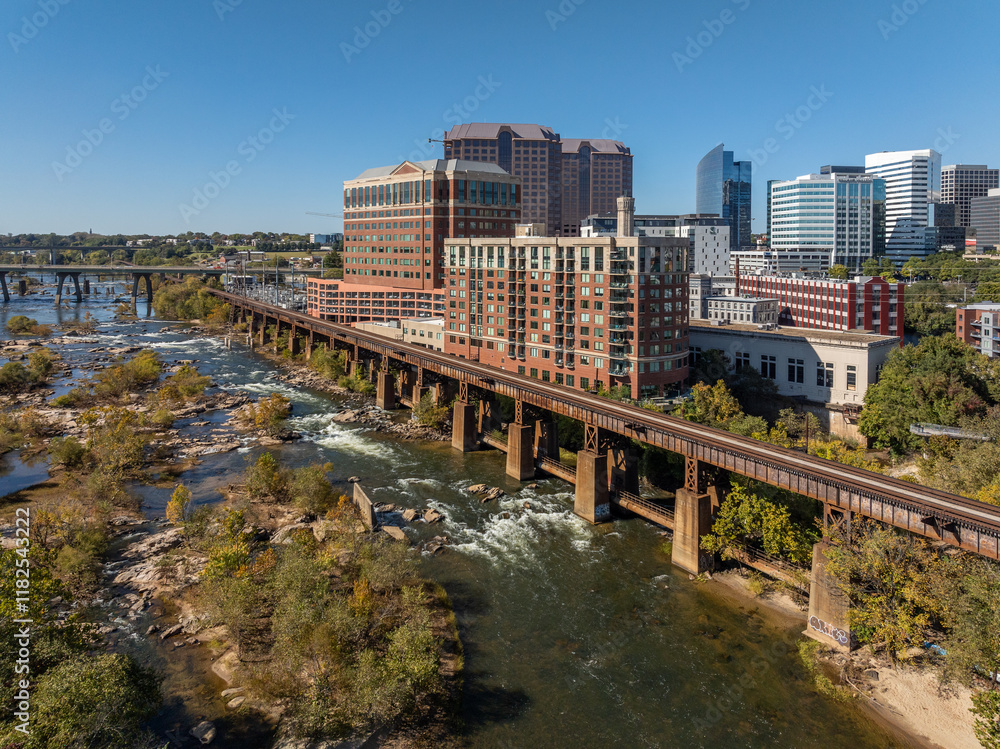 Naklejka premium City Skyline, River, Bridges, Richmond, Virginia