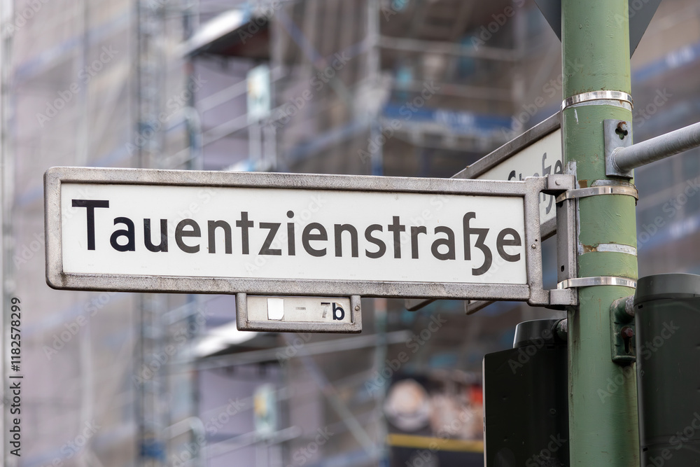 Φωτογραφία Straßenschild Tauentzienstraße am Kurfürstendamm in Berlin Charlottenburg