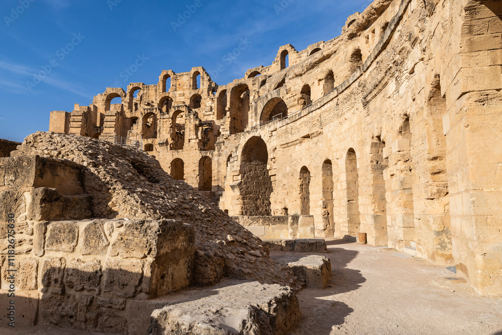 Obraz premium El Jem, Mahdia, Tunisia. Amphitheater of the Roman ruins at El Jem.