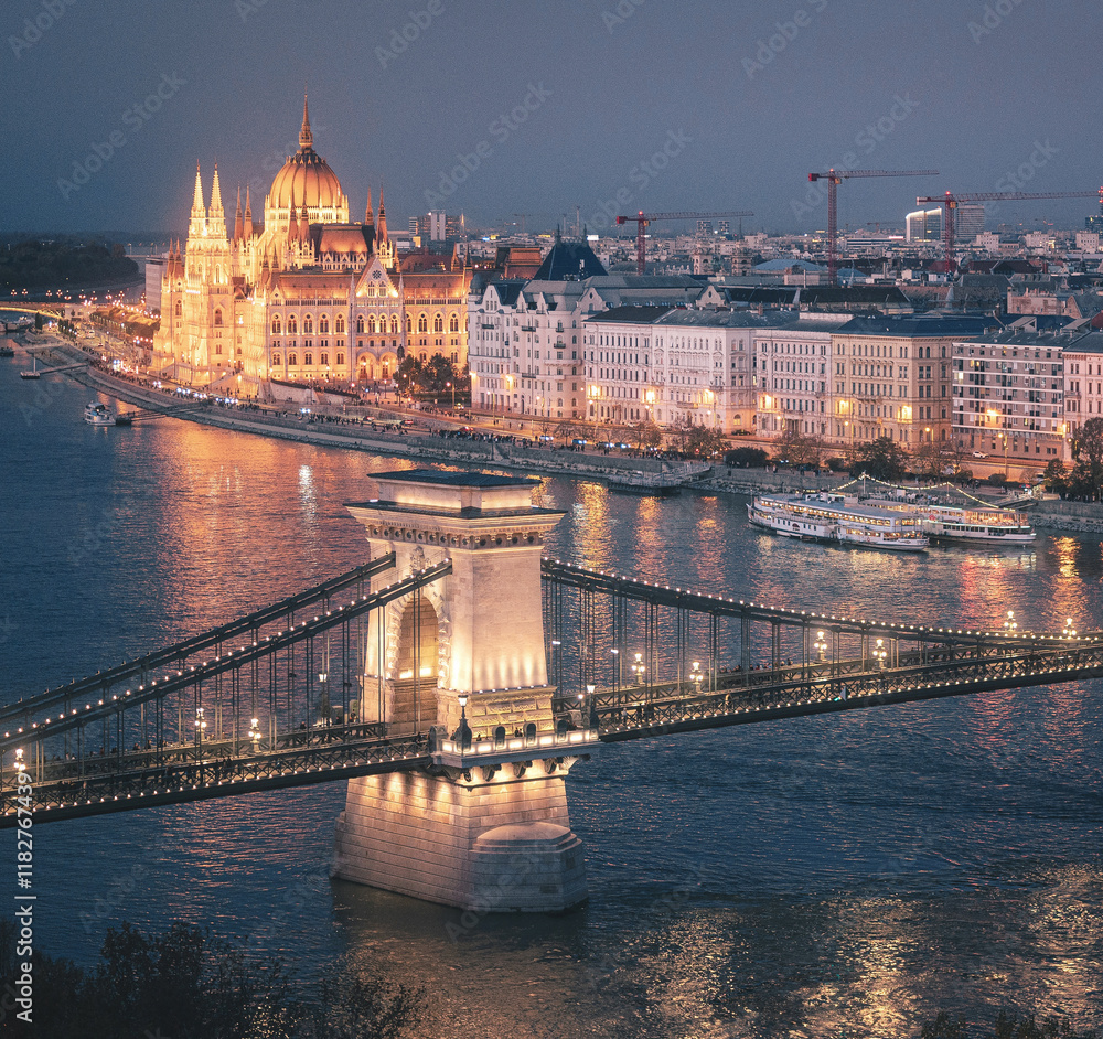 Famous Chain Bridge and the Hungarian Parliament in dusk