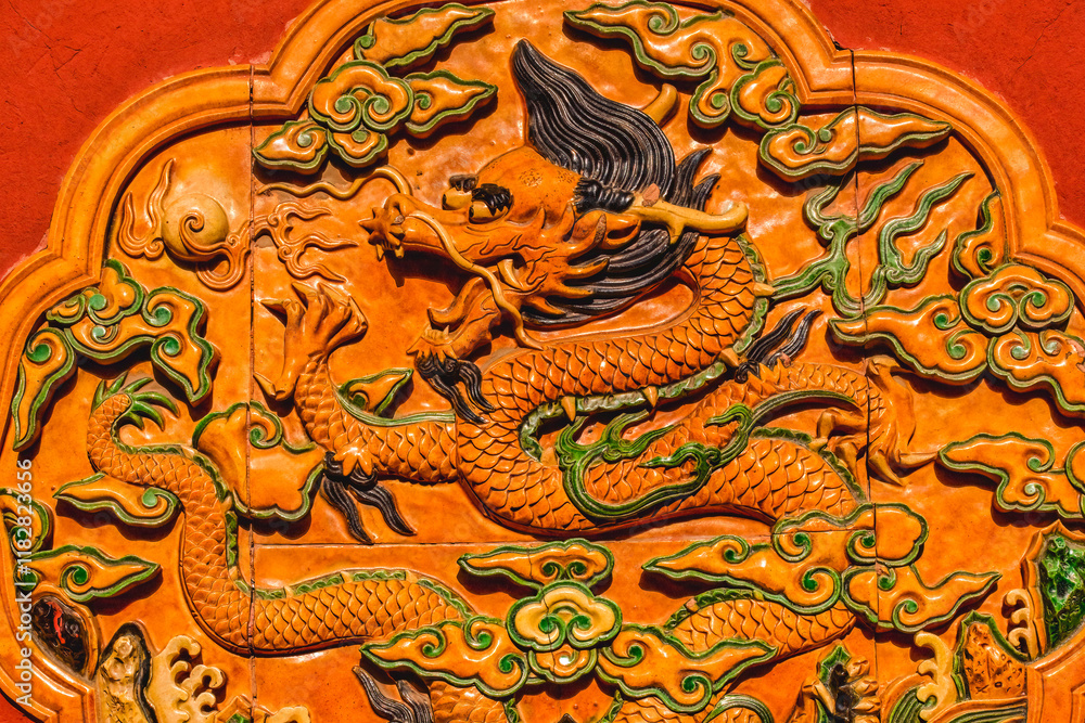 Φωτογραφία Yellow dragon ceramic decoration, Red Wall, Gugong, Forbidden City, Emperor's Palace, Beijing, China