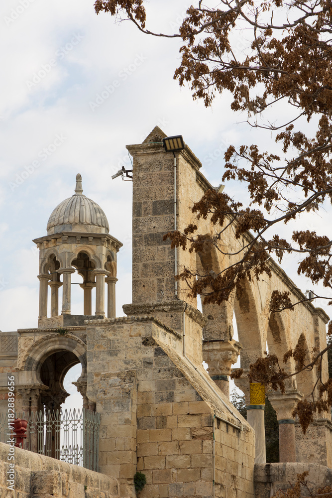 Fototapeta premium Israel, Jerusalem. Temple Mount, Al-Aqsa Mosque linked to Muhammad and rebuilt over the 8th to 11th centuries. Al-Aqsa Mosque compound.