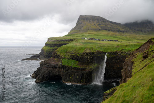 Obraz na płótnie Mulafossur Waterfall - Faroe Islands w salonie