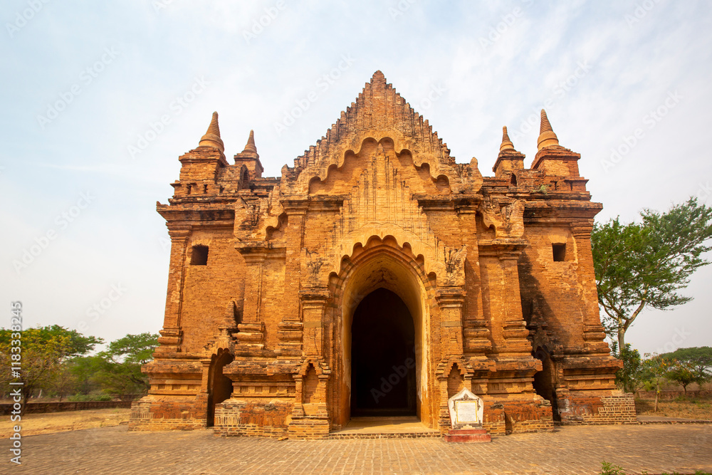 Fototapeta premium Ywa Haung Gyi Pagoda In Bagan, Myanmar. Bagan Is An Ancient City And A UNESCO World Heritage Site In The Mandalay Region Of Myanmar.