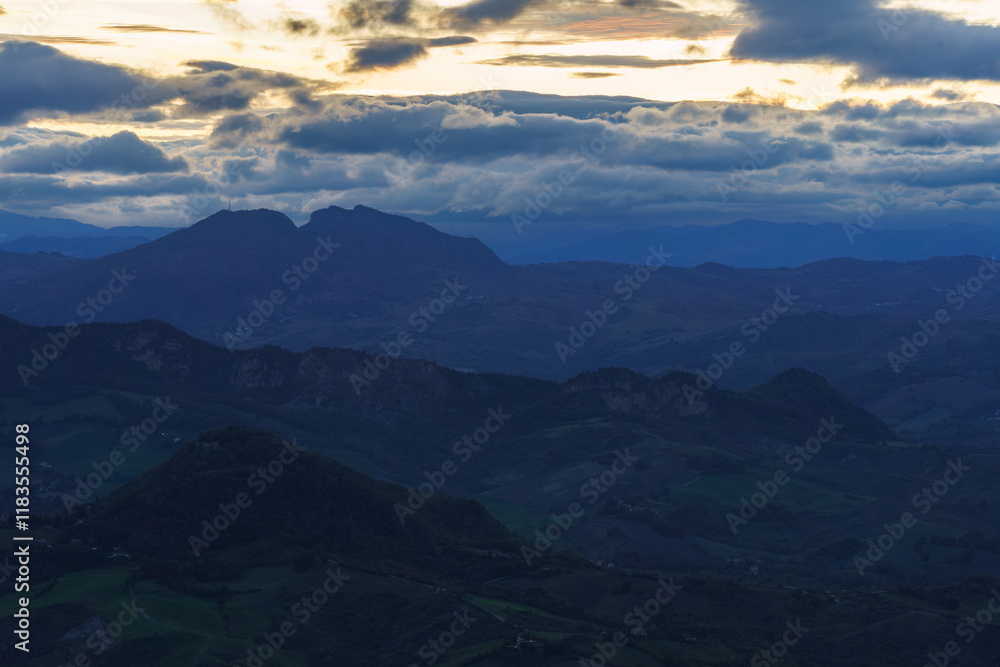 Fototapeta Vast mountain landscape at sunset