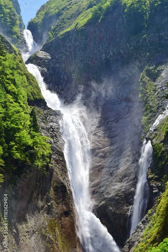 立山 称名滝　 初夏の風景
