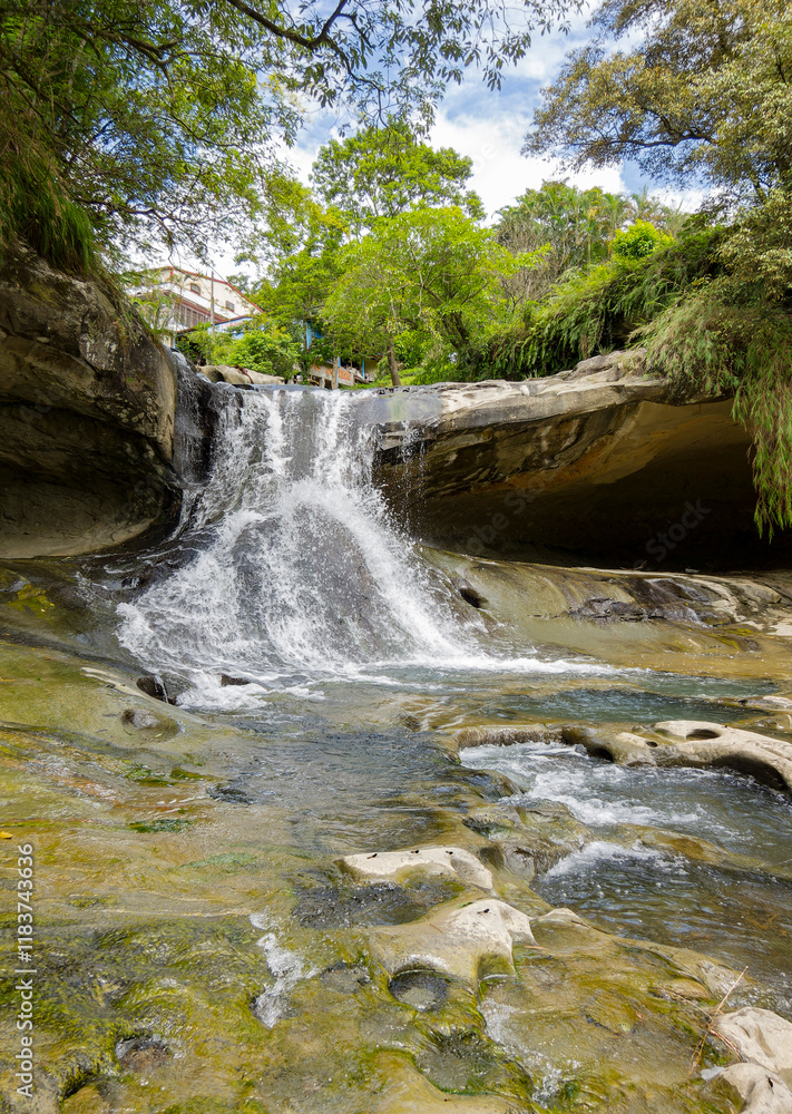 Sunny view of the Yanjingdong Falls