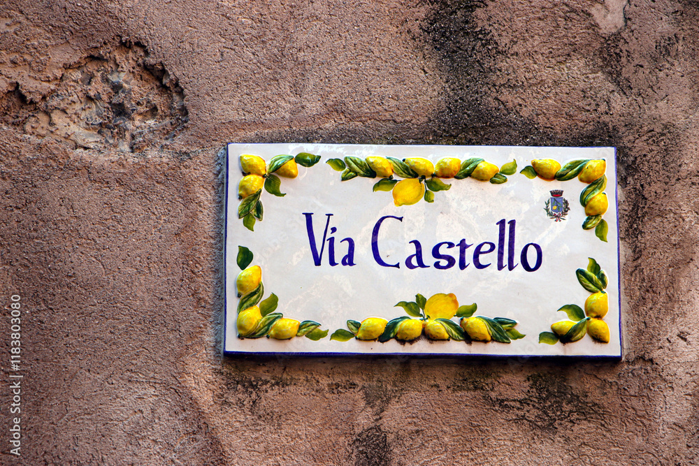 via castello straßenschild aus keramik in limone