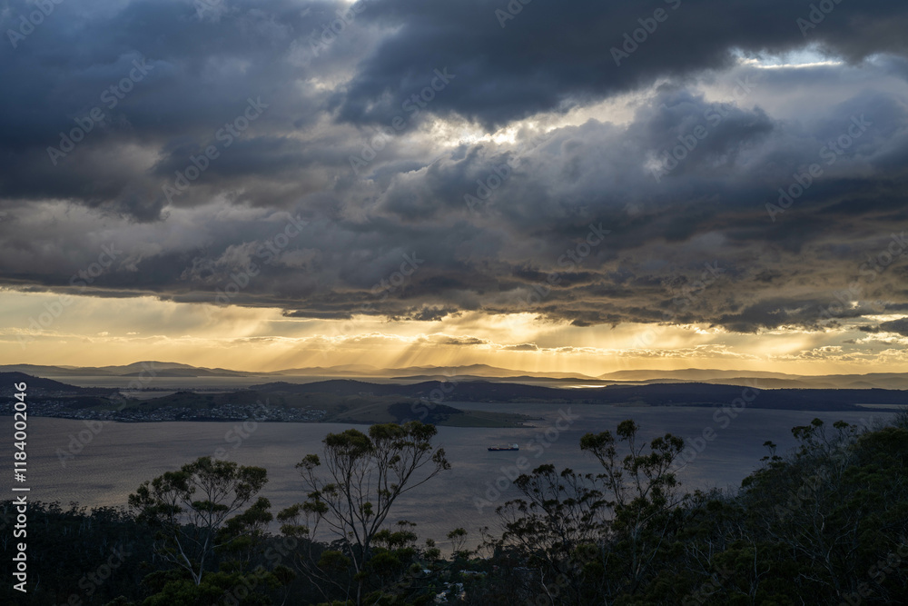 Naklejka premium dawn golden sunrise over hobart over the ocean