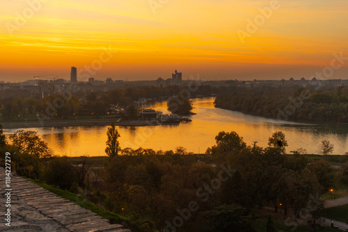 Obraz na plátně Sunset panoramic view of Sava and Danube rivers confluence with New Belgrade sky
