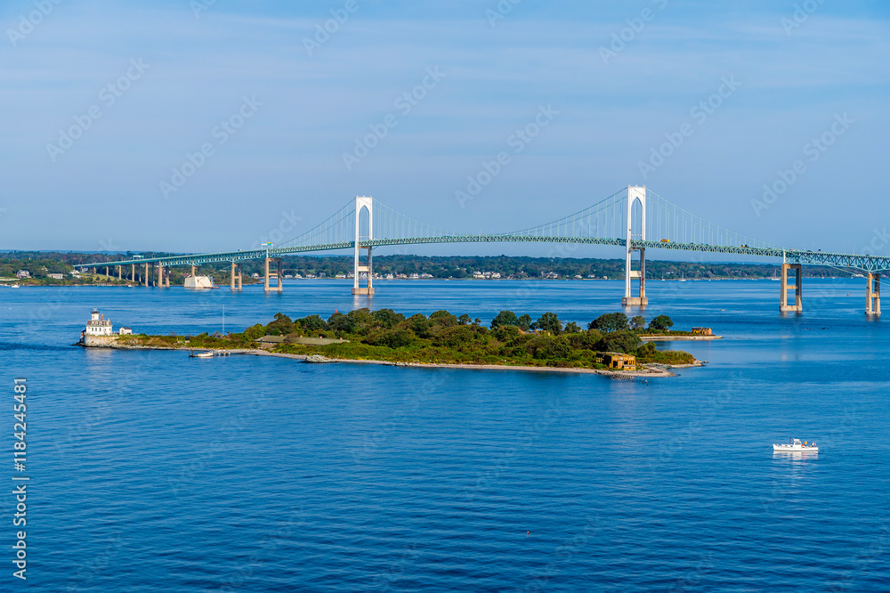 Obraz premium A view past Rose Island towards the bridge in Newport, USA in the fall