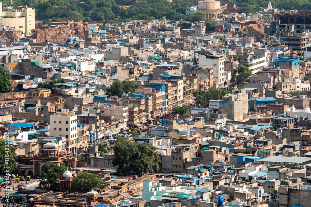 Ausblick auf Blaue Stadt Jodhpur von der Mehrangarh Festungsanlage in Jodhpur Rajasthan Indien Ausblick auf Blaue Stadt Jodhpur von der Mehrangarh Festungsanlage in Jodhpur Rajasthan Indien