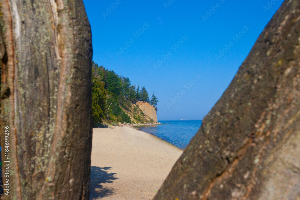 Fototapeta premium Osuwająca się skarpa, klif oraz plaża w Gdyni, Polska. Cliff in Gdynia, Poland 