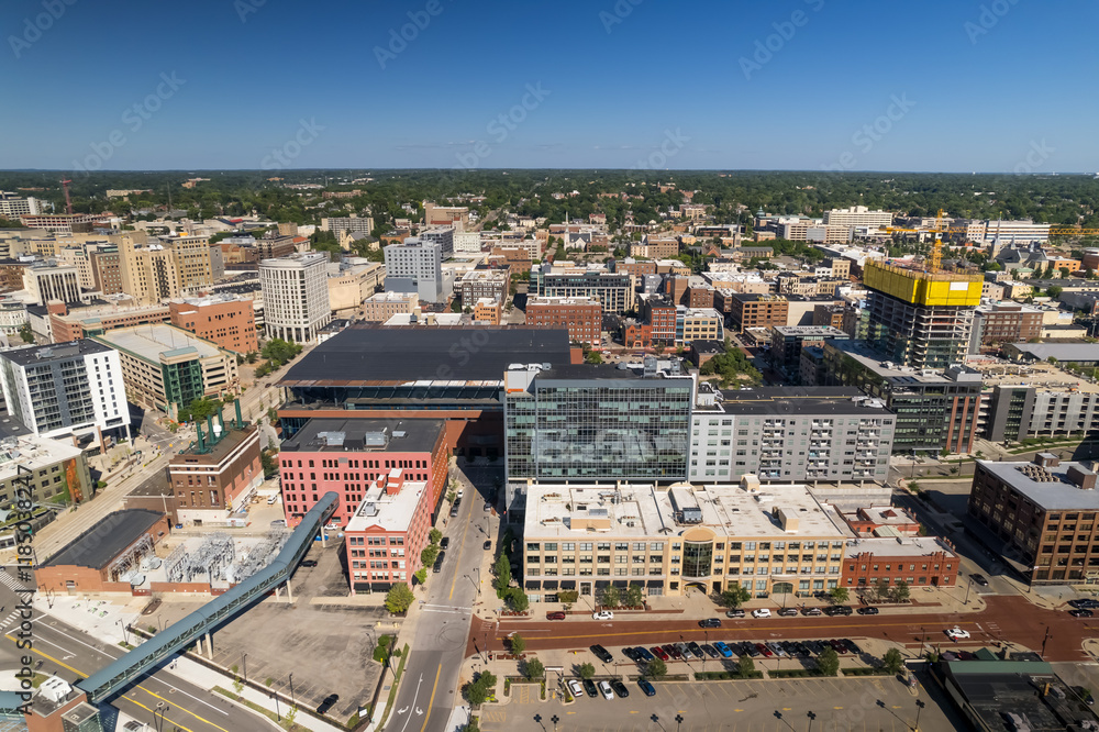 Obraz premium Aerial view of downtown Grand Rapids, is second largest metropolitan area in Michigan state.
