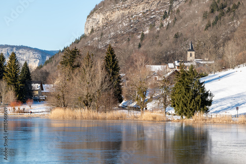 Village de La Thuile, au bord du lac - Savoie photo