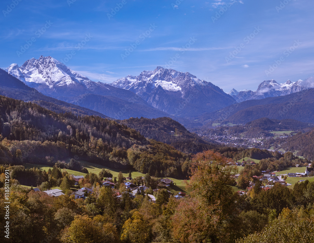 Φωτογραφία Valley villages and farms nestled in the alps of Germany surrounded by snow capped mountains