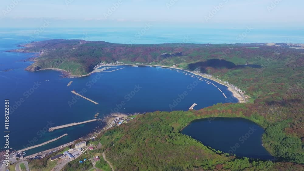 戸賀湾と三ノ目潟(秋田県男鹿市) 戸賀湾と三ノ目潟(秋田県男鹿市)