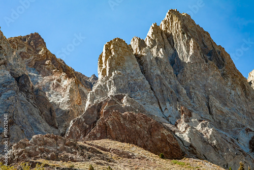 Obraz na płótnie Rugged Peaks of the Eastern Sierras Near Convict Lake w salonie