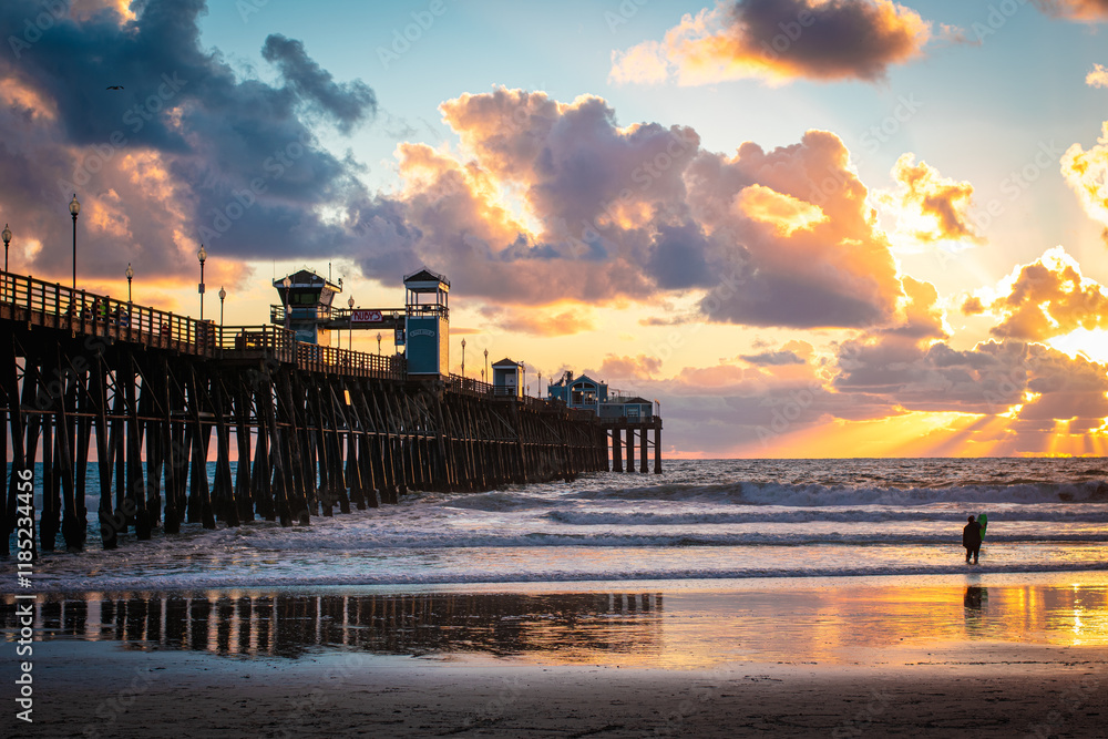 Fototapeta premium Oceanside, CA beach and pier