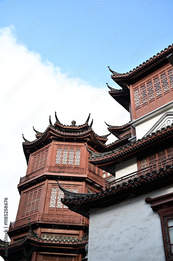 Fototapeta premium On Linyi Street in central Taipei, Fuyuan is a hidden gem designed in the style of a Suzhou garden. Once a private venue for political and business elites, it reflects both elegance and history.