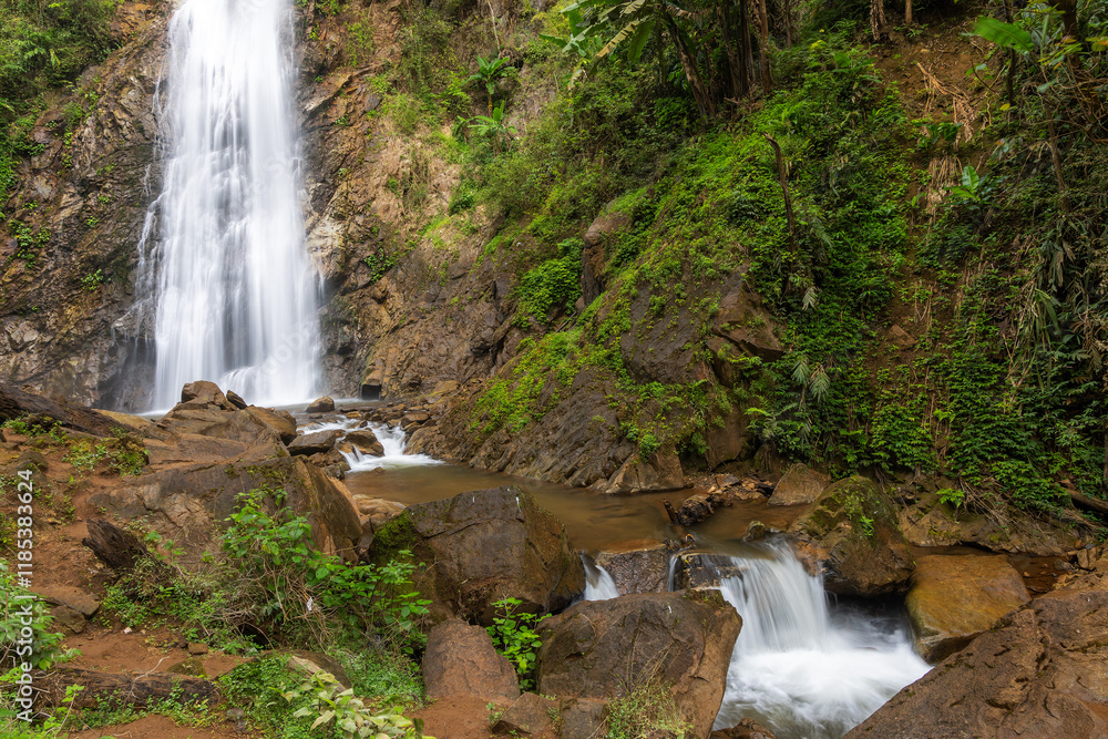 Obraz premium Khun Korn Waterfall in northern Thailand