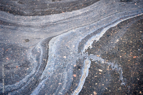Billede på lærred Gasoline or oil creating an abstract pattern on wet asphalt road
