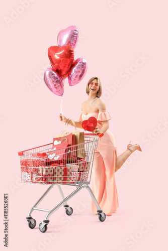 Beautiful woman with shoppi...