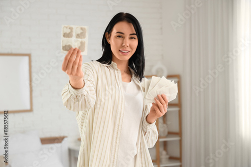 Young woman with mustard pl...