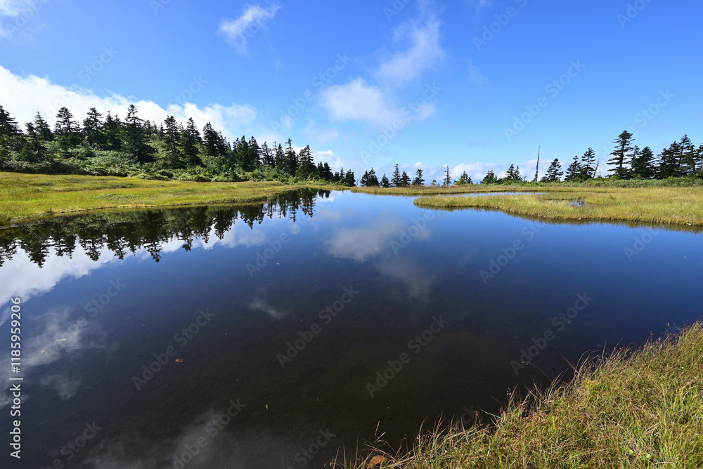 Fototapeta premium Climbing Mt. Aizu-Komagatake, Fukushima, Japan