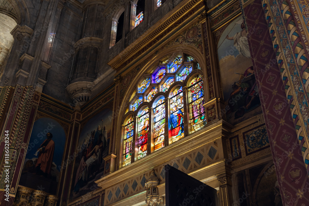 Fototapeta premium interior of saint cathedral city