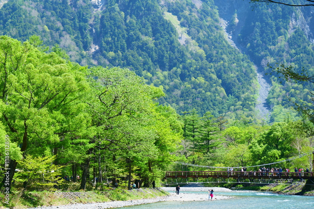 Φωτογραφία 中部山岳国立公園、上高地より穂高連峰を望む。松本、長野、日本。5月下旬。
