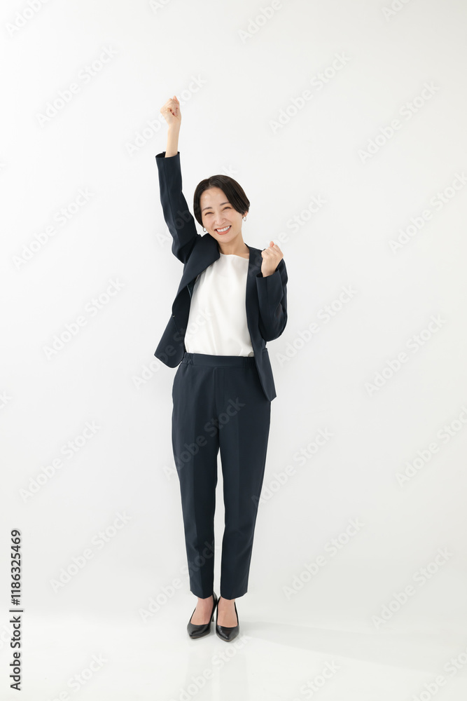 笑顔の女性 全身 ポートレート 笑顔の女性 全身 ポートレート