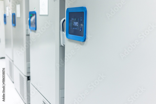 Schilderij op canvas Laboratory freezer showing -79 degrees celsius in a scientific research center