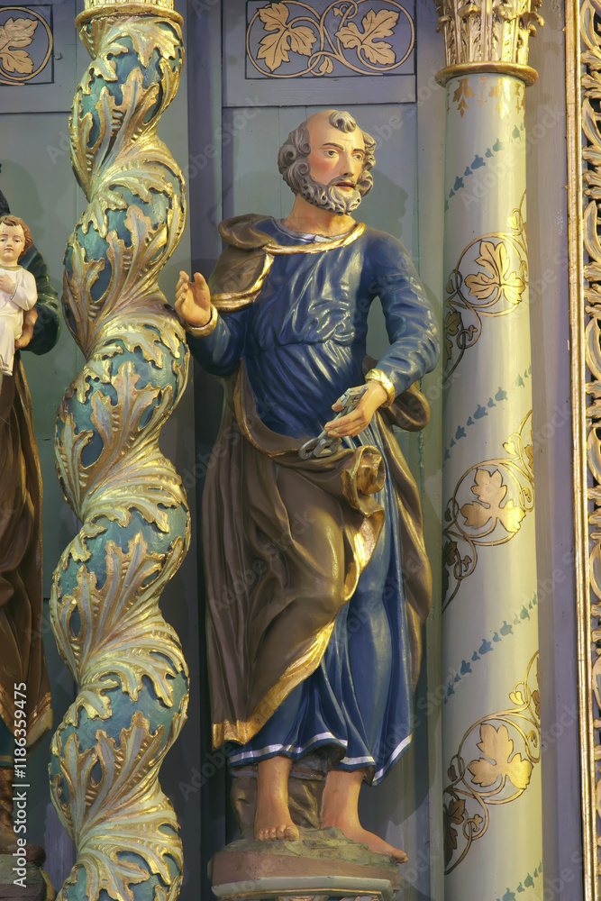 Obraz premium Saint Peter, statue on High altar in the Parish Church of Exaltation of the Holy Cross in Kriz, Croatia 