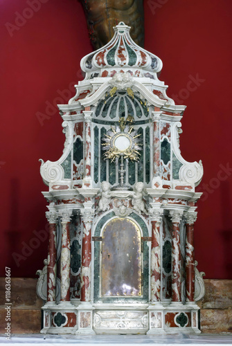 Obraz na płótnie Tabernacle on the altar of the Holy Cross in the Church of All Saints in Blato, Korcula island, Croatia w salonie
