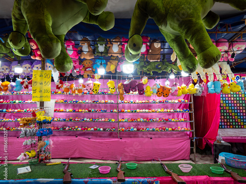 Air Gun Shooting Game to get Dolls Hanging