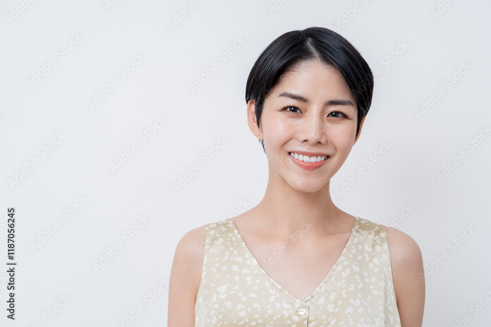 若い女性のスキンケアイメージ
若い女性のスキンケアイメージ