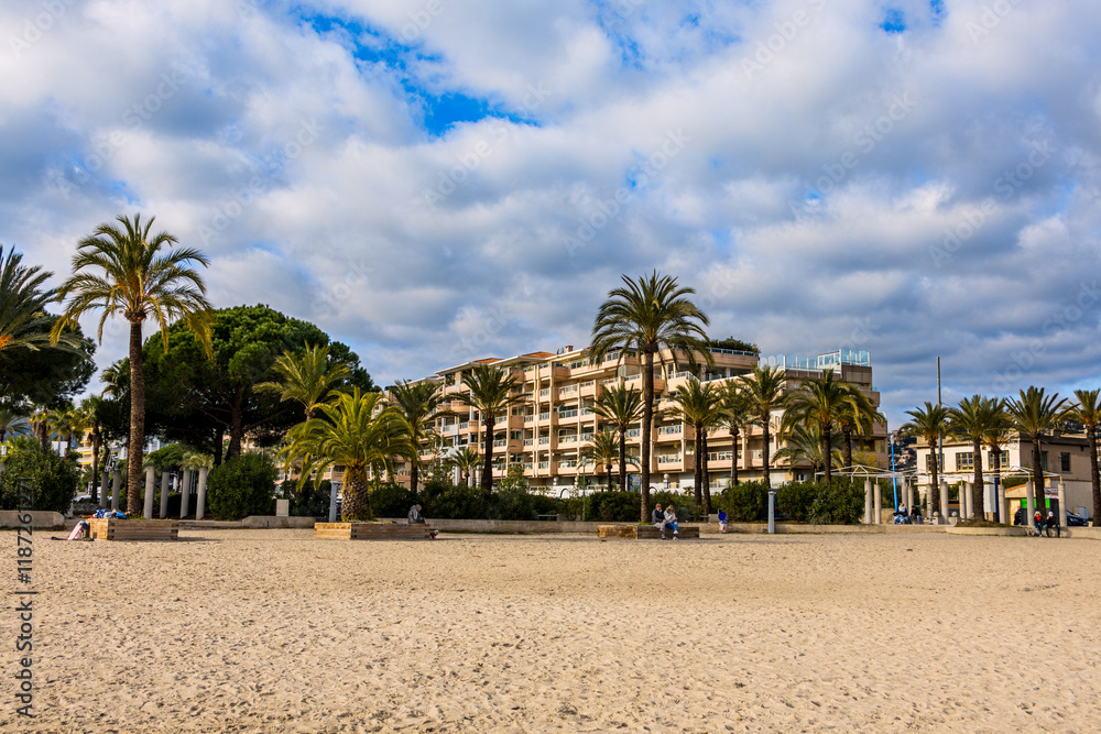 Sur la plage de Vallauris à Golfe-Juan en France