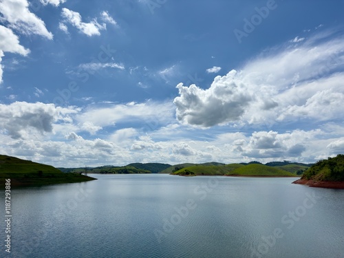 Wallpaper Mural Lindo ceú azul com fundo para represa cheia de agua com cores vibrantes da natureza. Torontodigital.ca