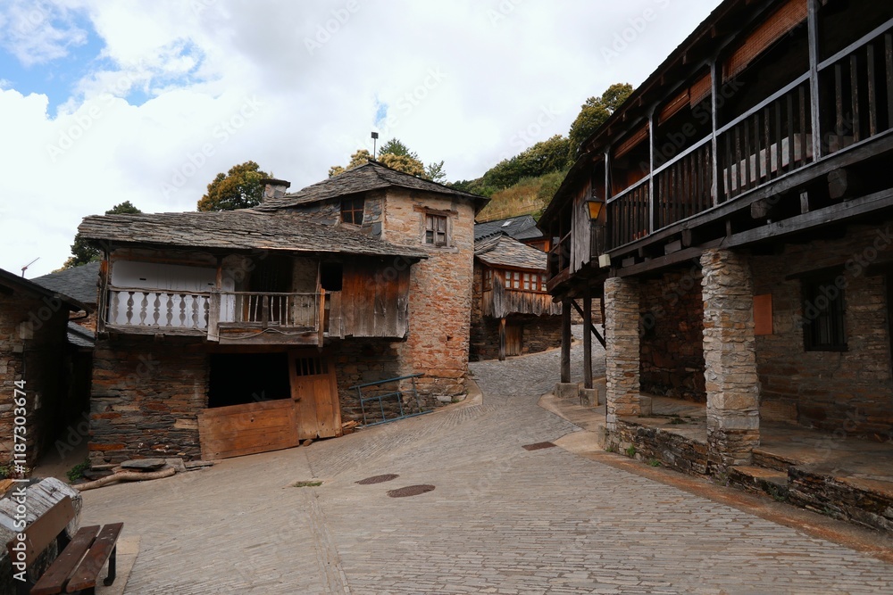 Arquitectura popular leonesa. Peñalba de Santiago.. Uno de los pueblos más bonitos de España. Arquitectura popular leonesa. Peñalba de Santiago.. Uno de los pueblos más bonitos de España.