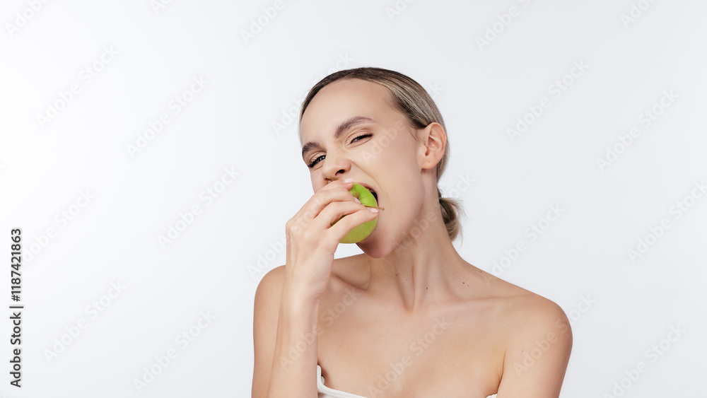 Happy woman biting Green Apple Posing Over White Background. Healthy nutrition, diet food Concept. Studio Shot, Isolated. Beauty health care lifestyle. Free copy space, banner. Stomatology concept. Happy woman biting Green Apple Posing Over White Background. Healthy nutrition, diet food Concept. Studio Shot, Isolated. Beauty health care lifestyle. Free copy space, banner. Stomatology concept.