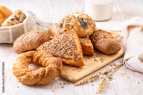 Fototapet Variation of bread rolls or buns with butter and assorted seeds with breadbag
