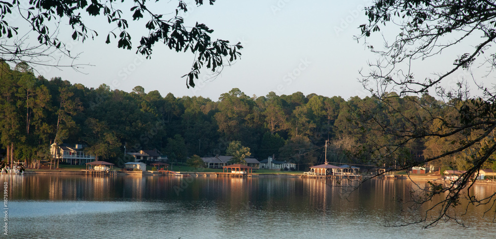 Obraz premium Lake houses with dock