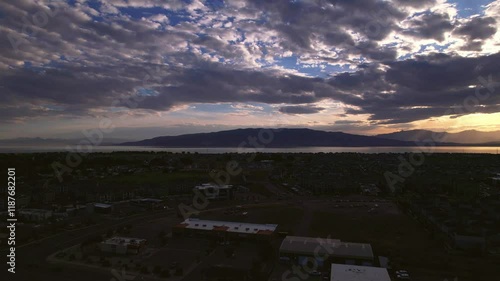 atardecer en la laguna de utah.