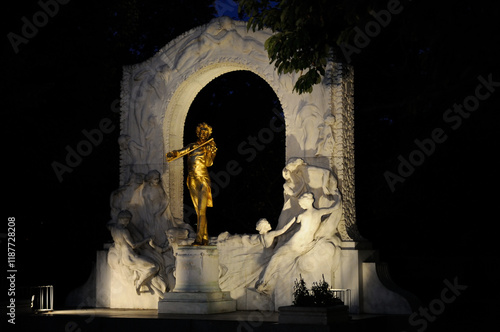 Denkmal Johann Strauss (Sohn) in Wien // Monument Johann Strauss II in Vienna