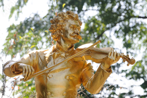 Denkmal Johann Strauss (Sohn) in Wien // Monument Johann Strauss II in Vienna