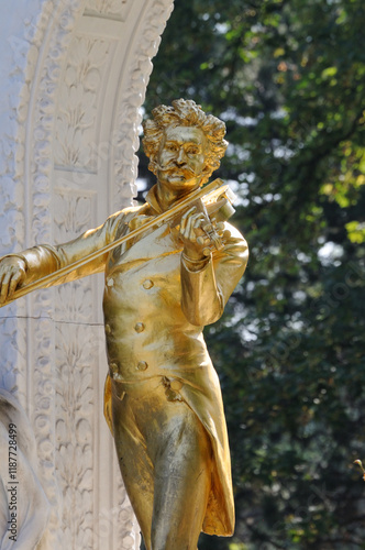 Denkmal Johann Strauss (Sohn) in Wien // Monument Johann Strauss II in Vienna photo