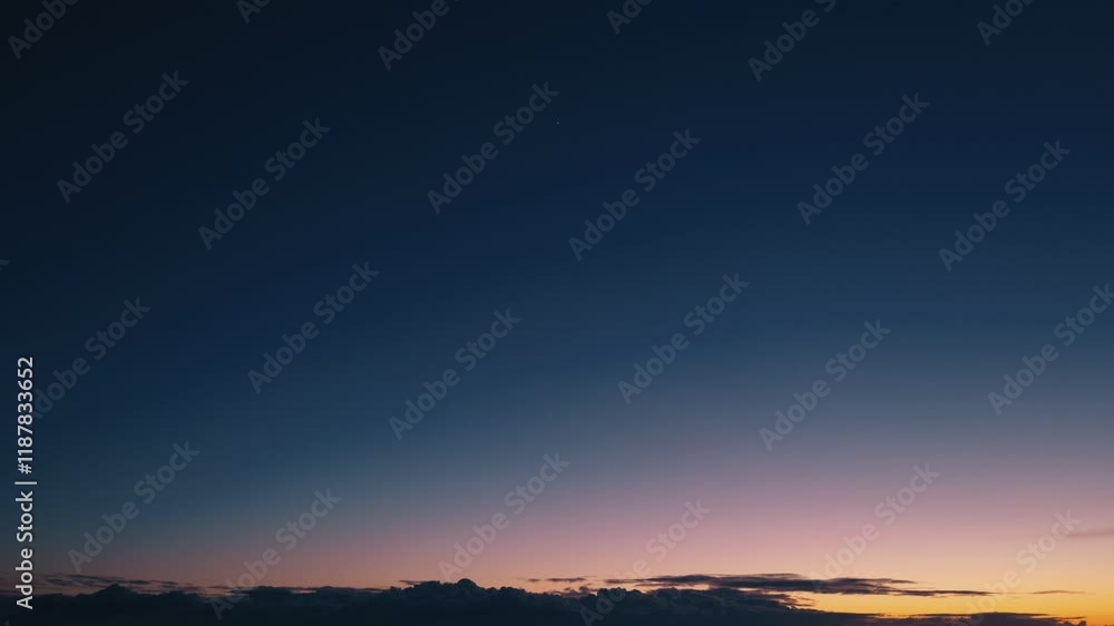 黄昏時のグラデーションの美しい空
黄昏時のグラデーションの美しい空